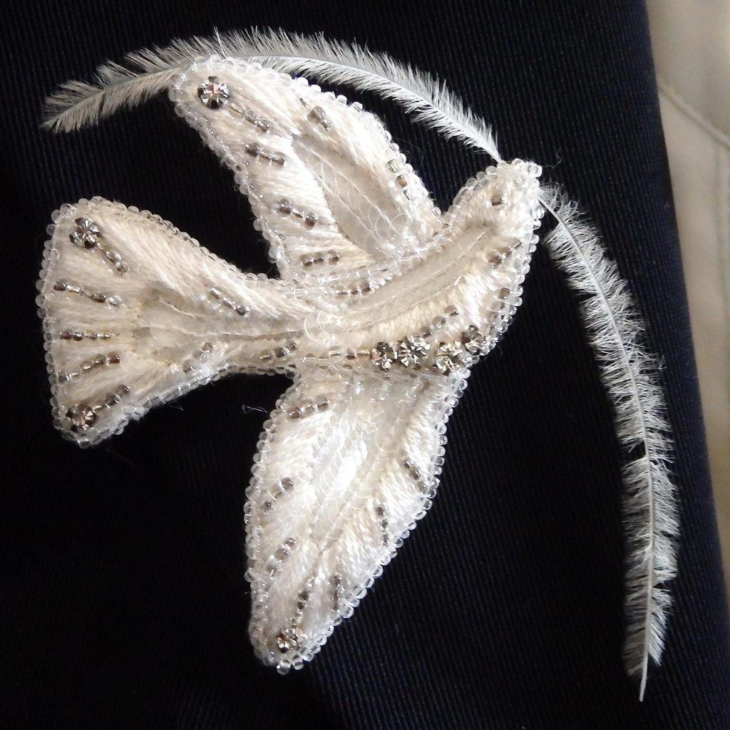 broche réalisée lors d'un stage à l'école Lesage - couture et arts textiles