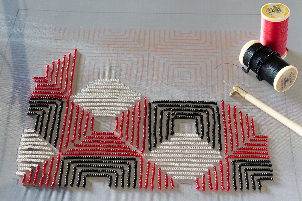 pose de perles en ligne - apprendre la broderie perlée de Lunéville