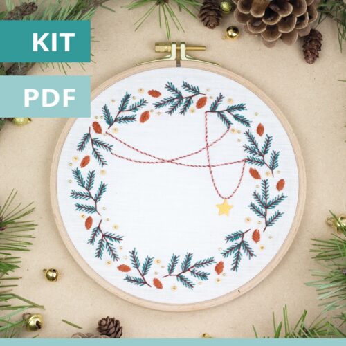 Modèle de broderie Noël - la couronne de pin - disponible en kit et PDF sur Patience et Petits Points