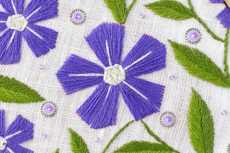 modèle de broderie petite pervenche - www.patience-et-petits-points.fr