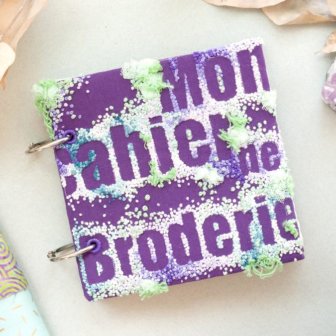 2020_cahier-de-broderie-1_carre couverture du cahier de broderie