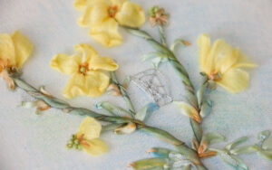 broderie au ruban - bouton d'or